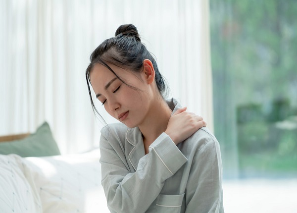 Phương pháp điều trị căng cơ bả vai