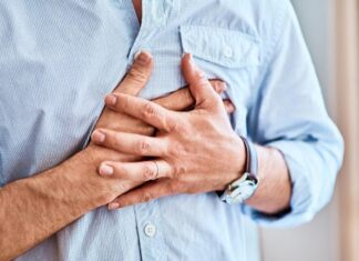 Đau ngực kiểu màng phổi là một biểu hiện của nhiều loại bệnh lý