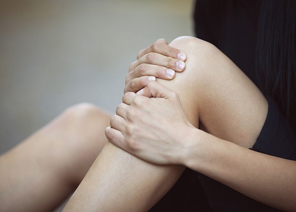 Nhức mỏi khớp gối về đêm là tình trạng thường gặp