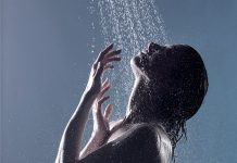 Tắm đêm có thể gây ra những tác động tiêu cực đến sức khỏe