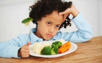 Trẻ không tăng cân do biếng ăn là điều khiến các phụ huynh lo lắng