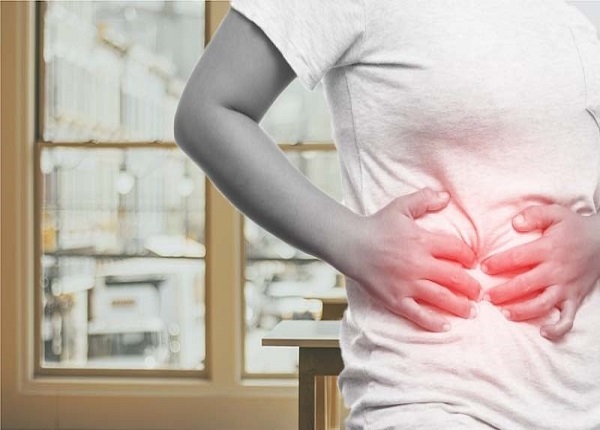 Đau vùng bụng bên phải là triệu chứng điển hình của viêm ruột thừa